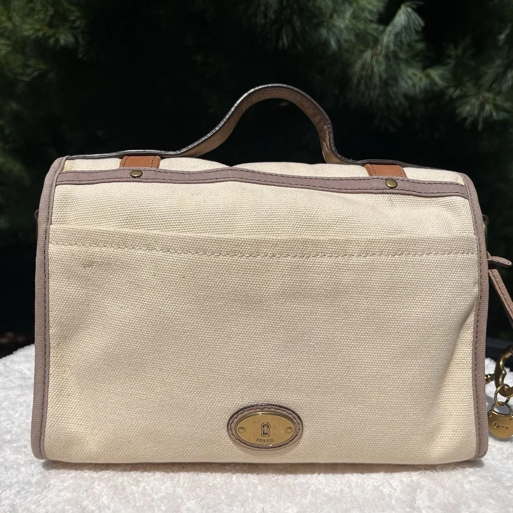 Fossil VRI II Messenger Bag Fabric Flap Tan Top Handle Purse Key Charm Hangtag